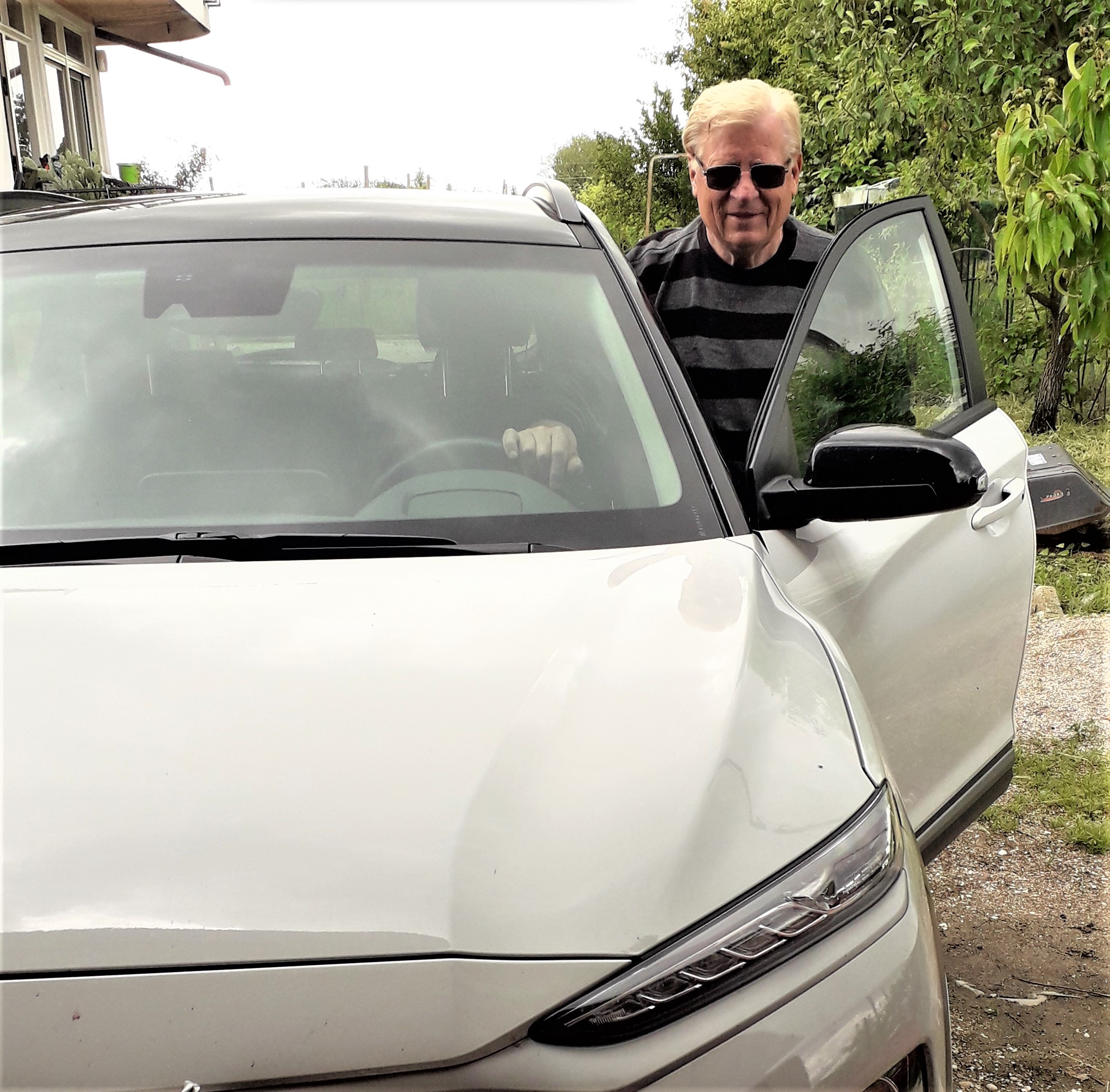 pietro s. e la sua Hyundai Kona in ricarica