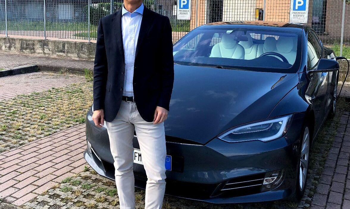 Auto elettrica Tesla