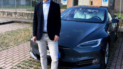 Auto elettrica Tesla