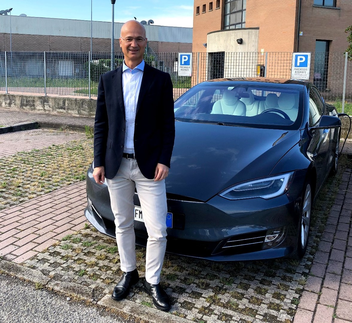 Auto elettrica Tesla