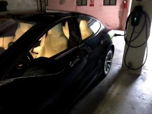 Auto elettrica Tesla