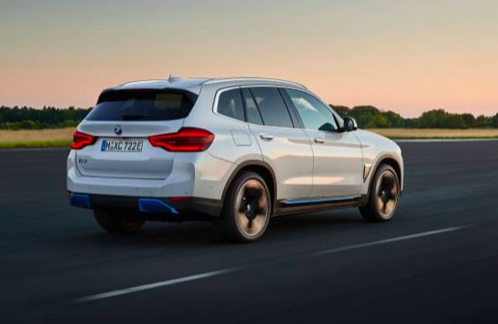la BMW iX3