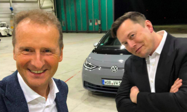 Tesla contro il governo