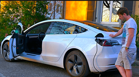 ricaricare la tesla con la presa