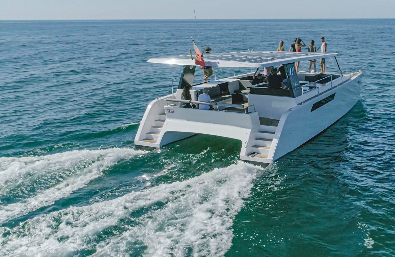 catamarano elettrico