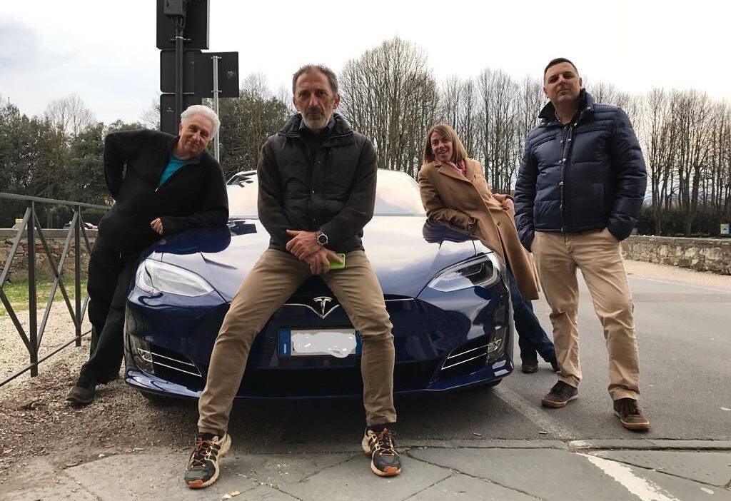 Tesla blu