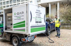 Un van del servizio fast charge di E-Gap