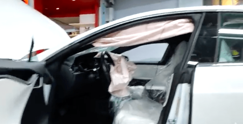 un botto con la Tesla