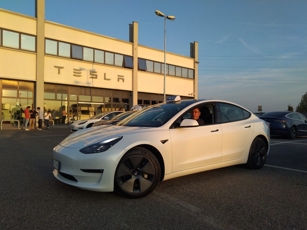 Tesla Model 3 Sardegna