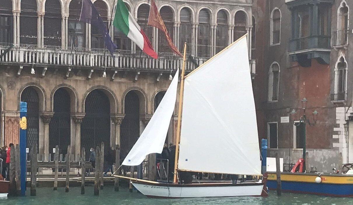 barca a vela elettrica