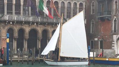 barca a vela elettrica