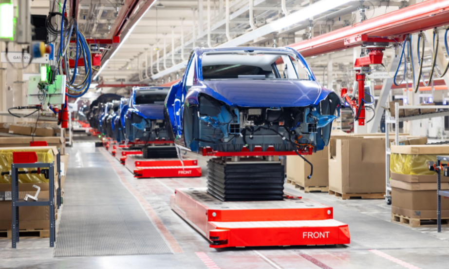 tesla prepara il sorpasso