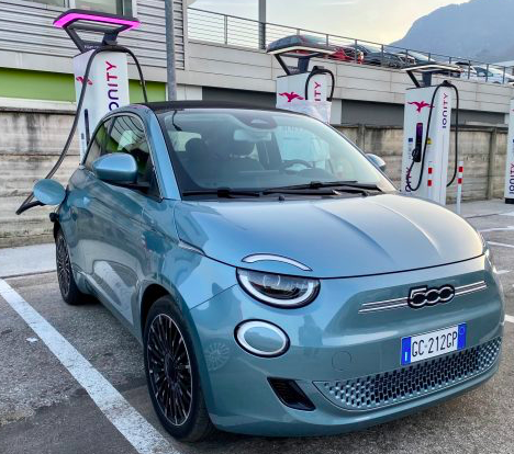 5 pregi e 3 difetti ella 500