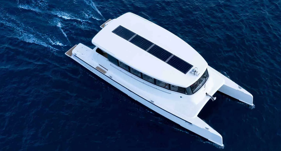 catamarano solare