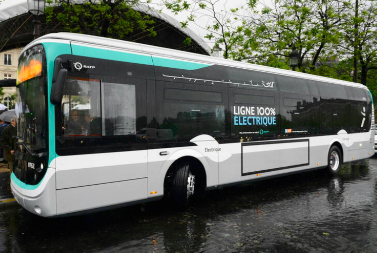 a fuoco due bus elettrici