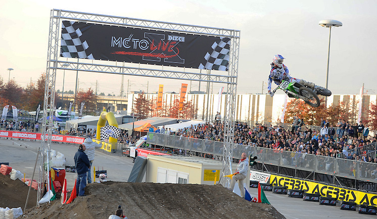 MotoLive