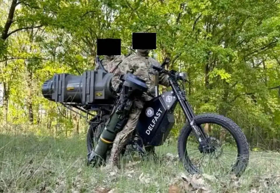 Soldati ucraini in moto 