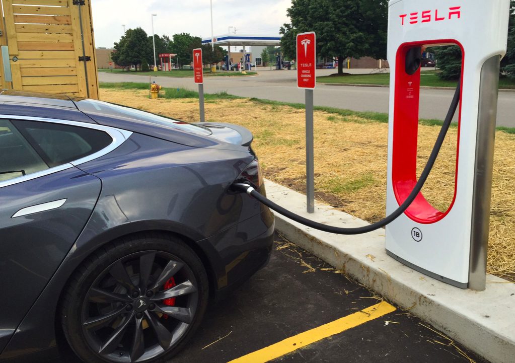 Oggi Supercharger Tesla gratuiti