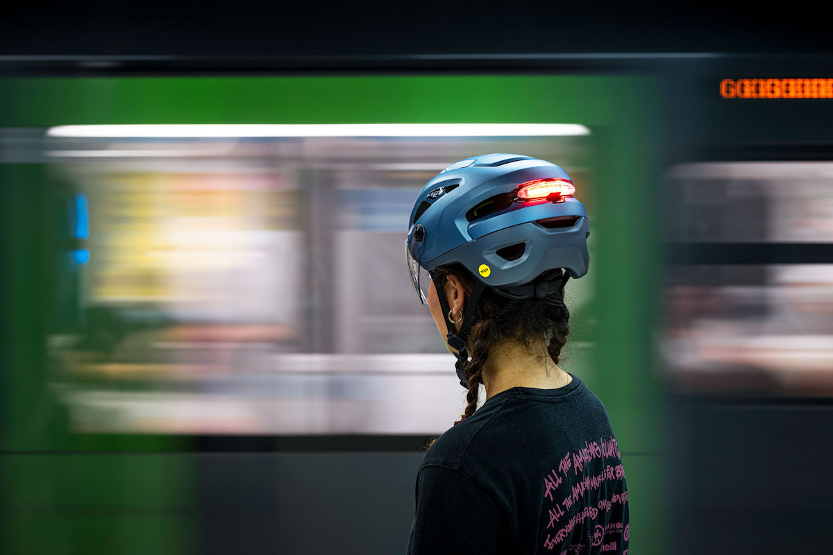 Arriva il casco da bicicletta con gli stop e le frecce - Tecnologia