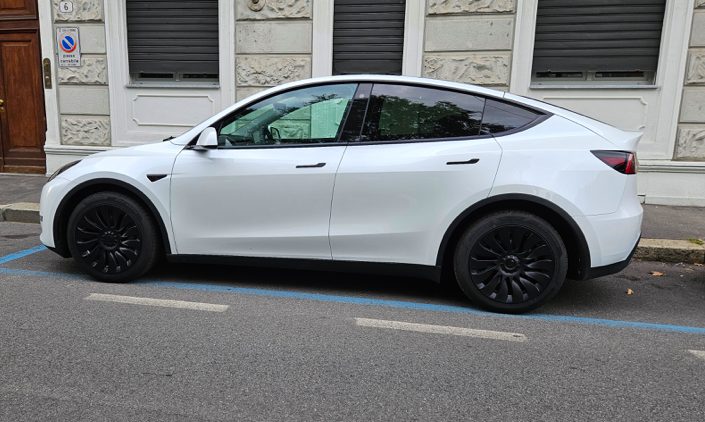 Tesla Model Y LR
