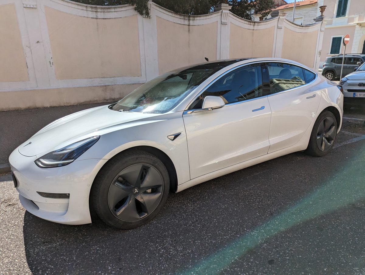 tesla model 3 AWD