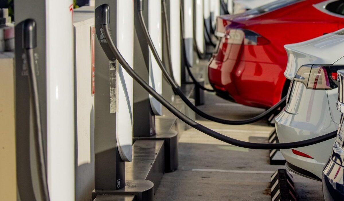 crisi auto elettrica