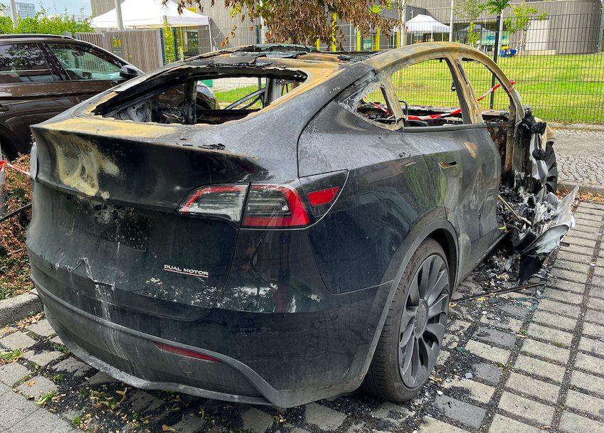 Tesla incendiate a Berlino