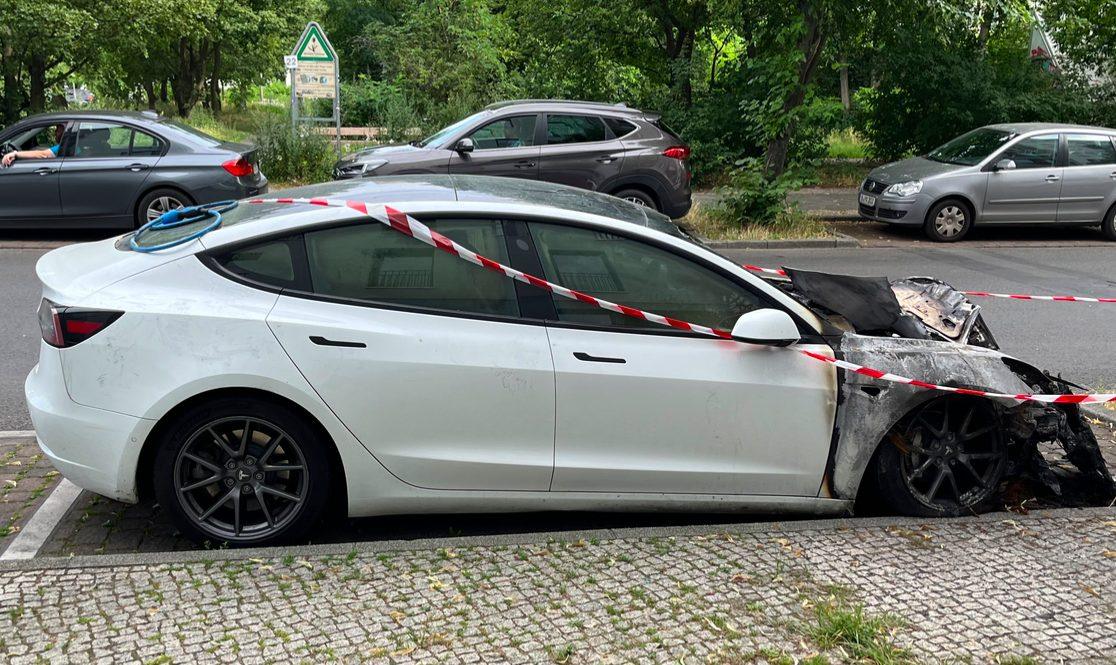Tesla incendiate a Berlino