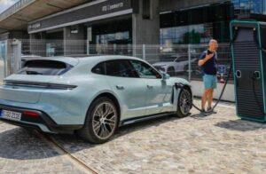 elettrico in frenata