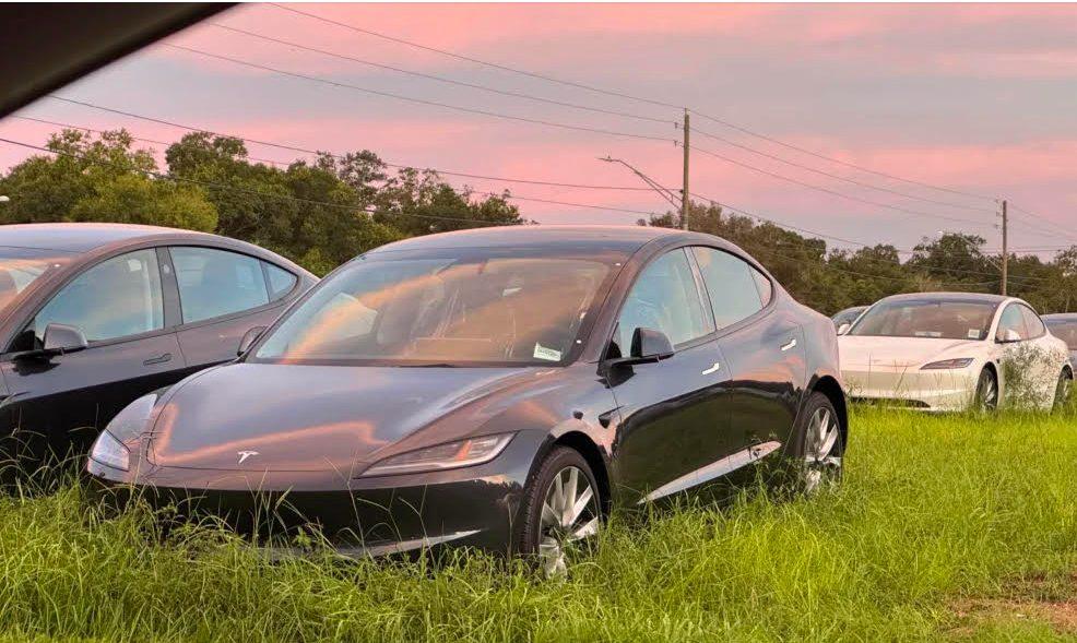 Centinaia di Tesla invendute