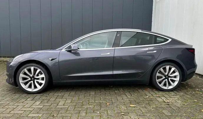 Model 3 Standard Range
