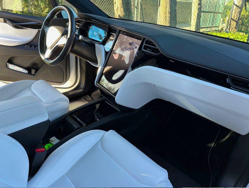 Tesla Model X 2021