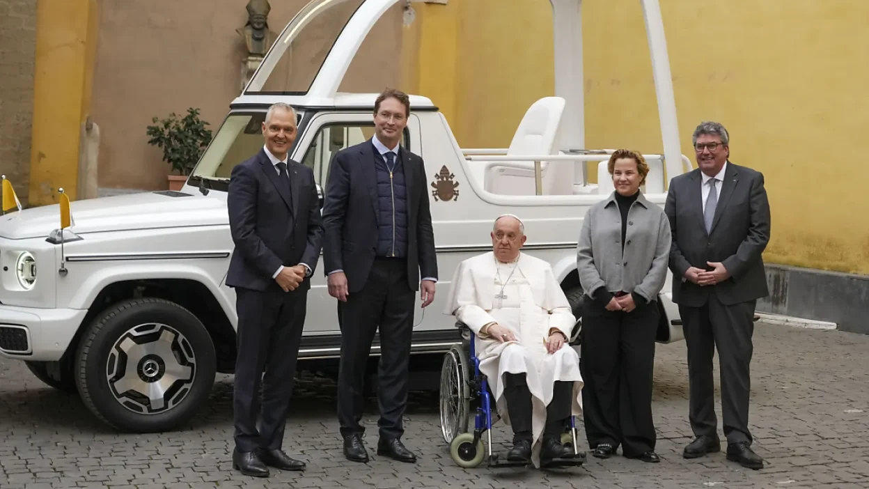 la prima papamobile ev