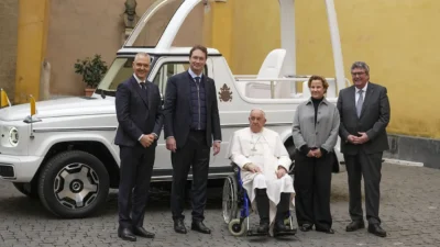 la prima papamobile ev