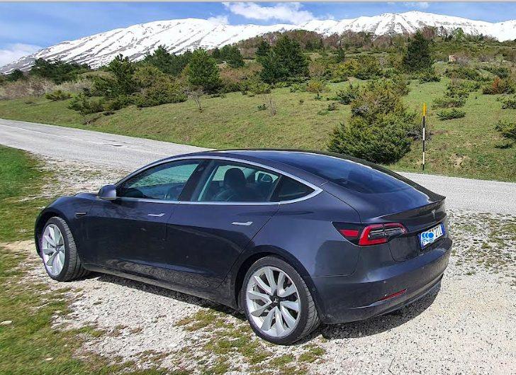 una tesla usata 
