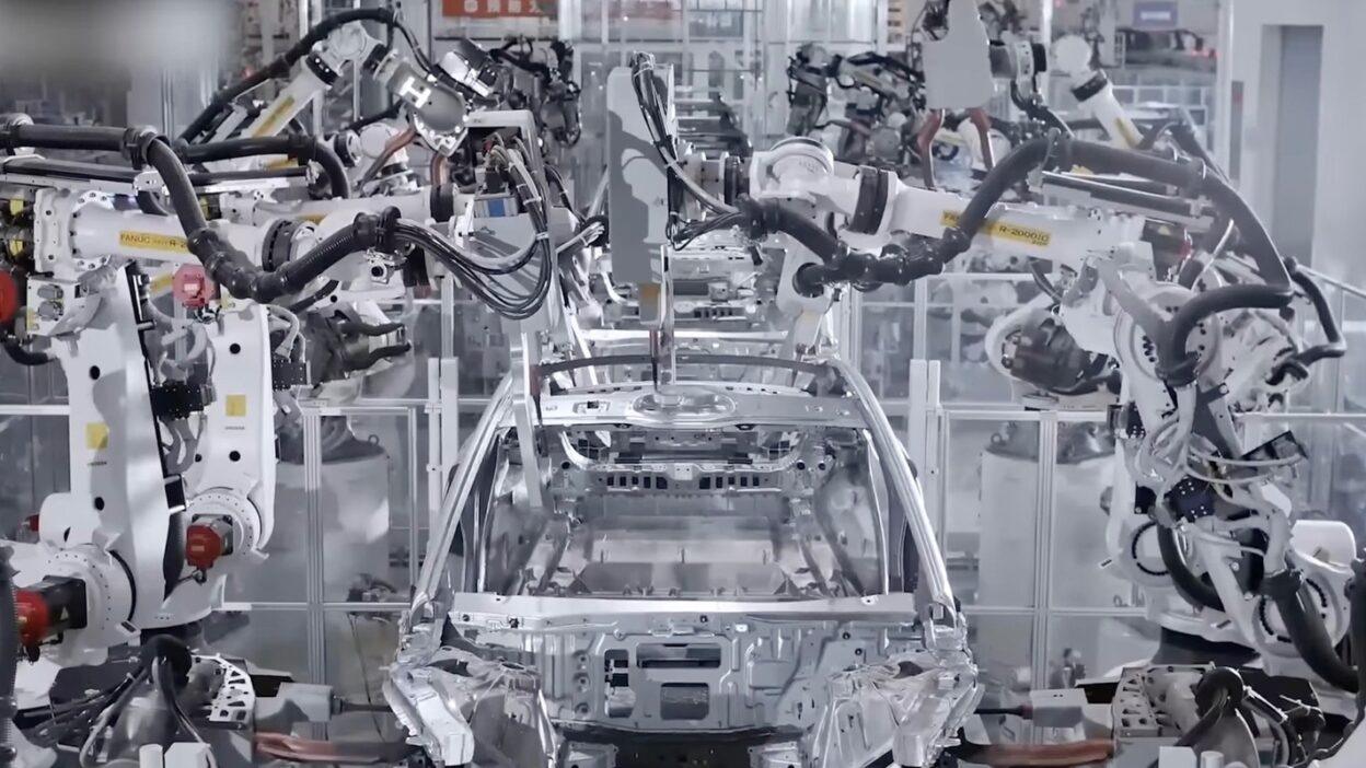 fabbriche robot cinesi