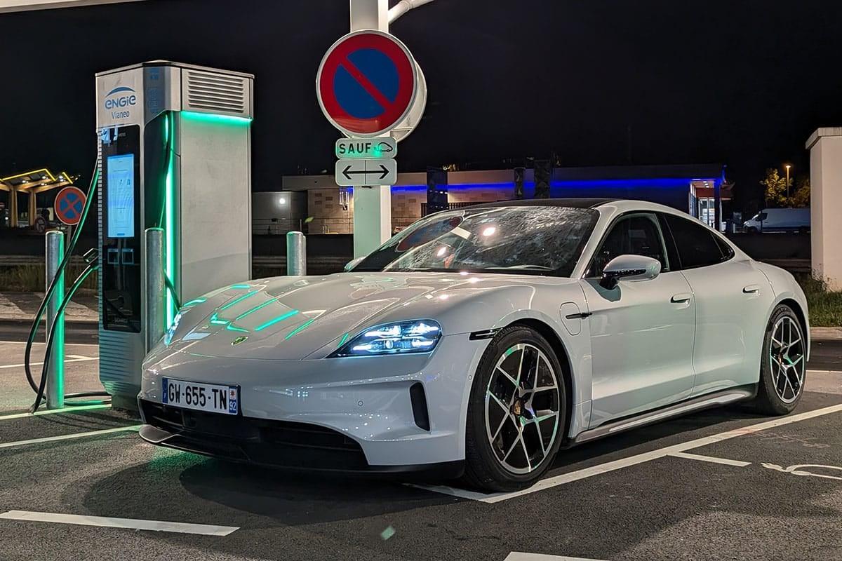 La Porsche Taycan, prima elettrica della casa Porsche