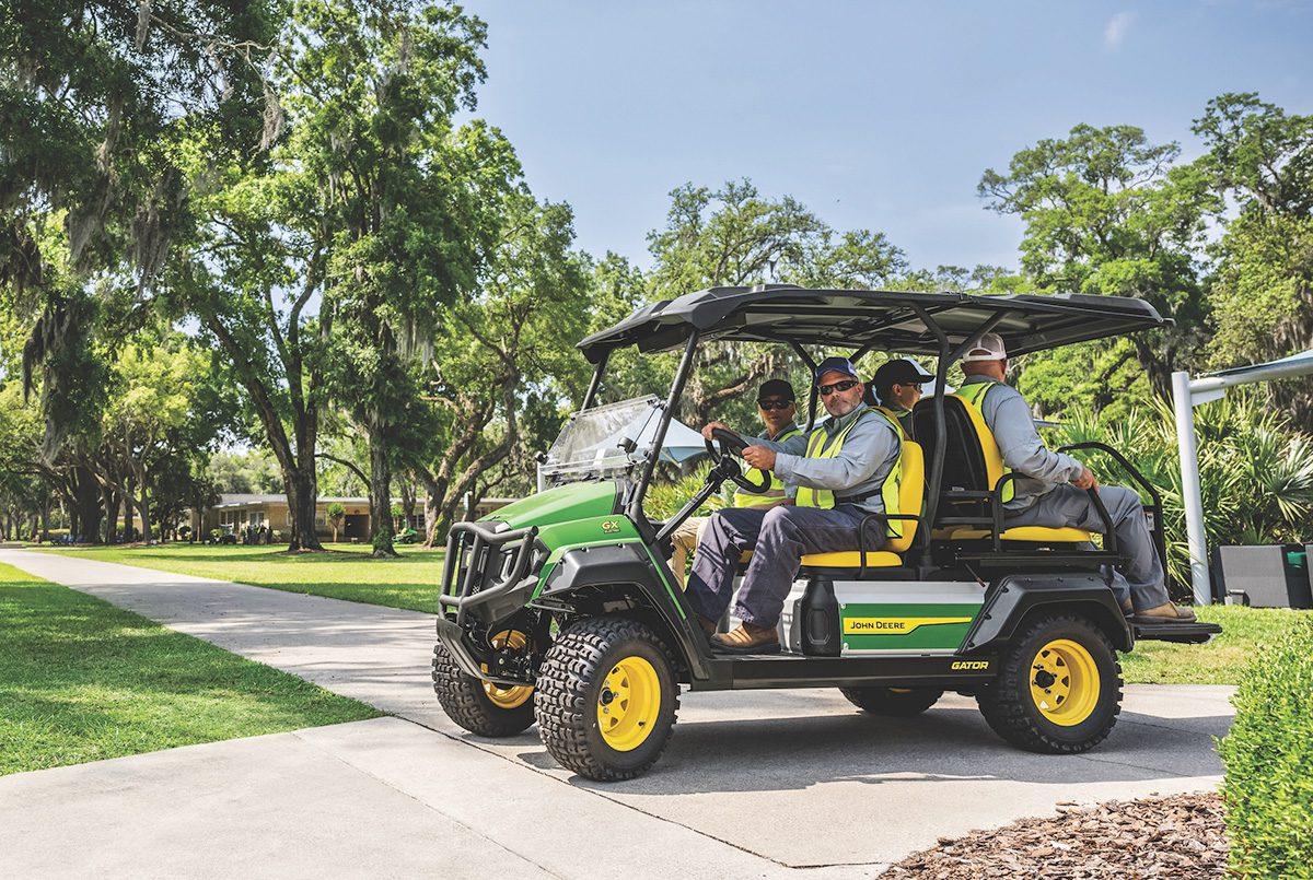 John Deere Gator GX Crew in azione John Deere utility vehicle