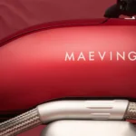 Maeving ha finalmente presentato la RM2, moto elettrica dallo stile retrò con sella in gradi di ospitare pilota e passeggero