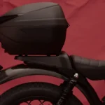 Maeving ha finalmente presentato la RM2, moto elettrica dallo stile retrò con sella in gradi di ospitare pilota e passeggero