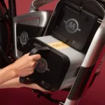 Maeving ha finalmente presentato la RM2, moto elettrica dallo stile retrò con sella in gradi di ospitare pilota e passeggero