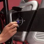 Maeving ha finalmente presentato la RM2, moto elettrica dallo stile retrò con sella in gradi di ospitare pilota e passeggero