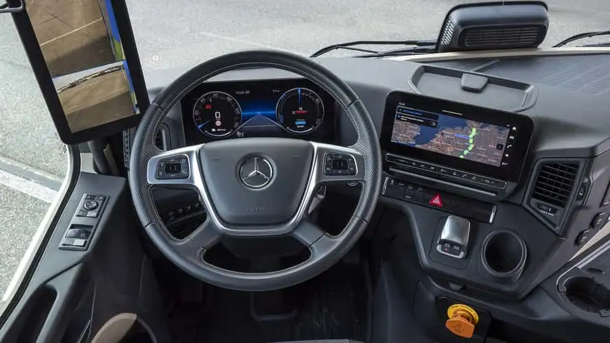 Mercedes l' eActros 400 in ricarica a 400 kW
