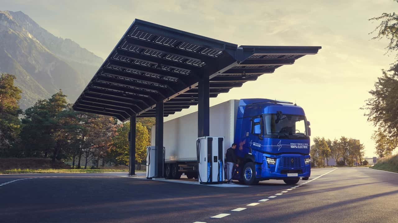 camion elettrico in ricarica furgoni elettrici più convenienti