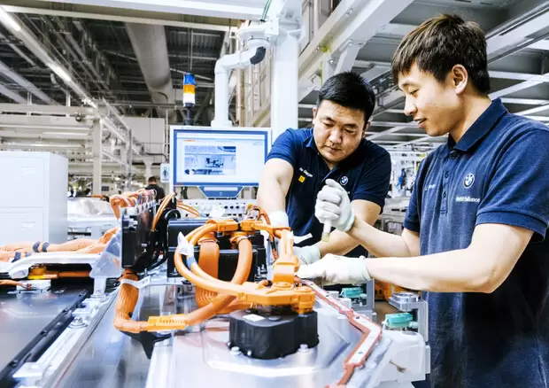 Cina batterie impronta carbonio