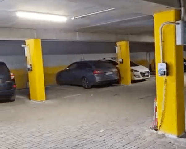 Parcheggio gratuito con ricarica