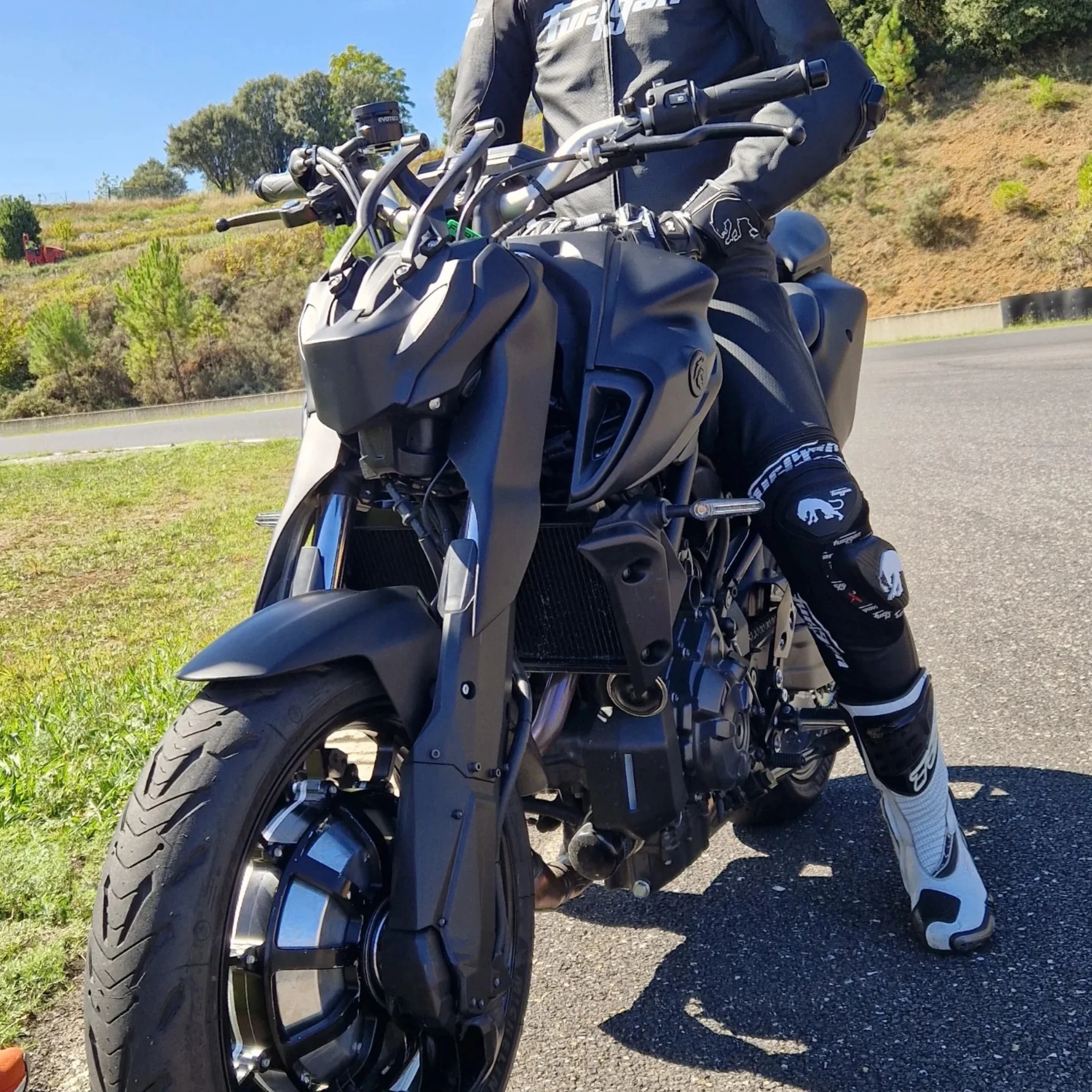 La MT-07 ibrida e a trazione integrale di Furion