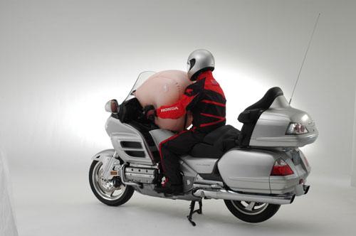 Airbag moto installato nell'Honda Gold Wing del 2006 Airbag moto dell'Honda Gold Wing