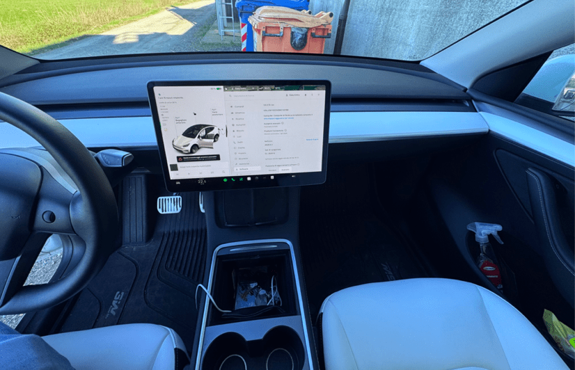 tesla Model Y AWD 