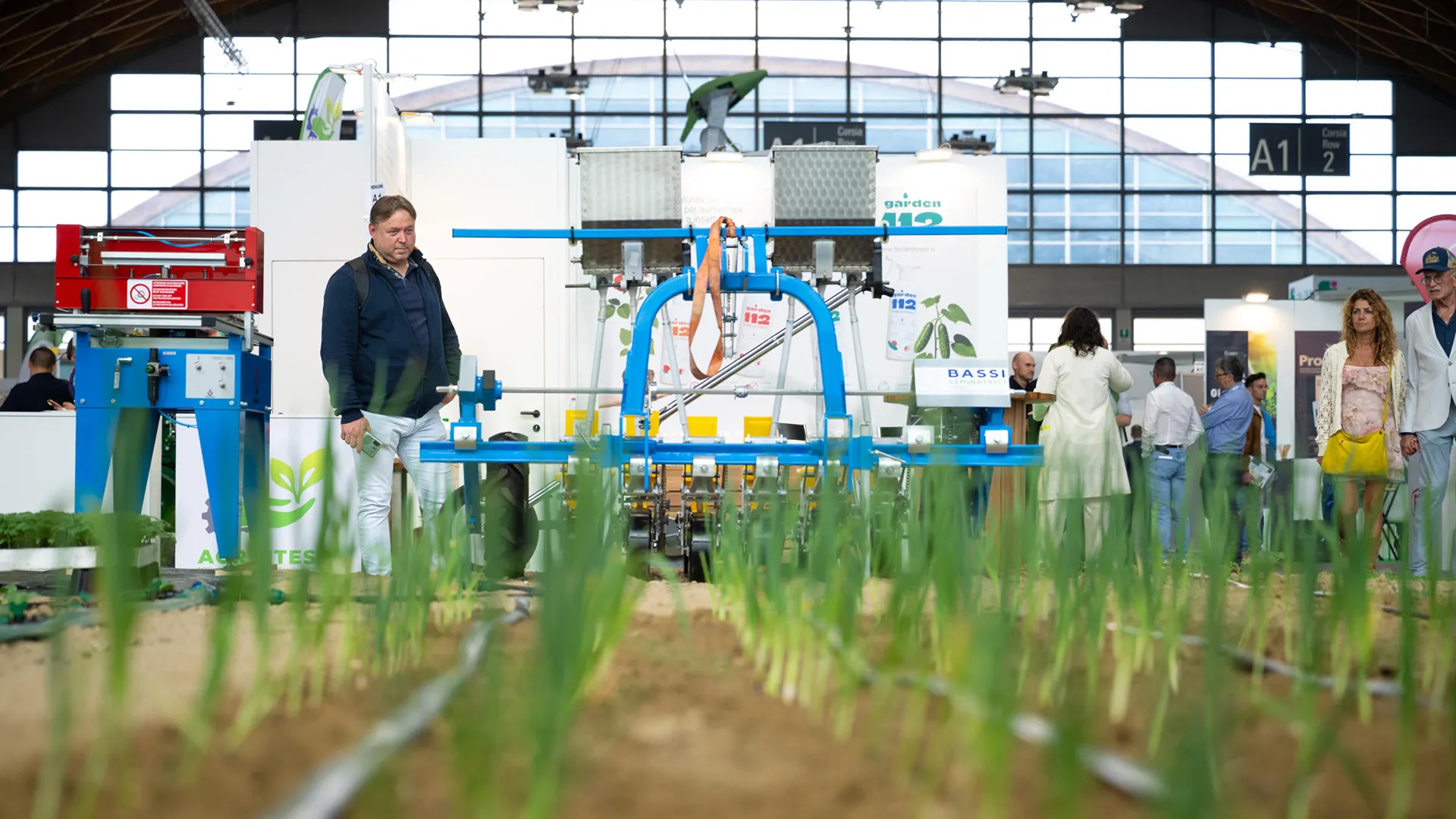 droni in volo nella fiera macfrut